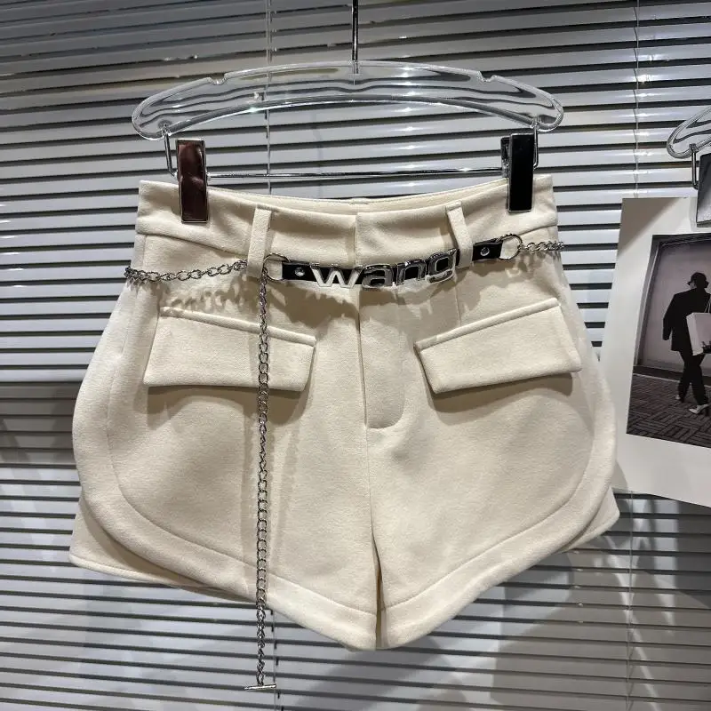 2023 New Fashion Little Fragrant Metal Letter Waist Chain Three Dimensional Pocket Woolen Shorts for Women Designer Brand