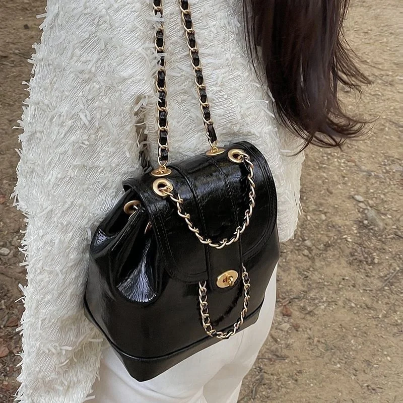 

Korea Style Bag for Women 2023 Fashion Small Backpack Lady Leisure Patent Leather Chain Designer Daily Bolsos Mujeres