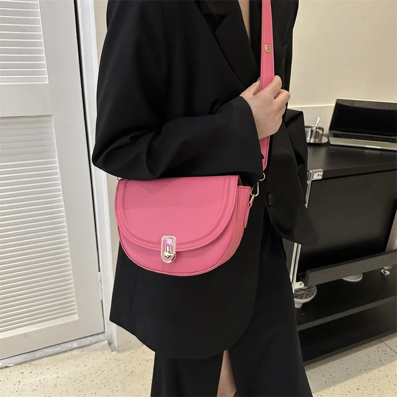 Fashion Trend Retro Women Shoulder Bag Casual Saddle Crossbody Bag Solid Color Texture Lock Underarm Bag Luxury Designer Handbag