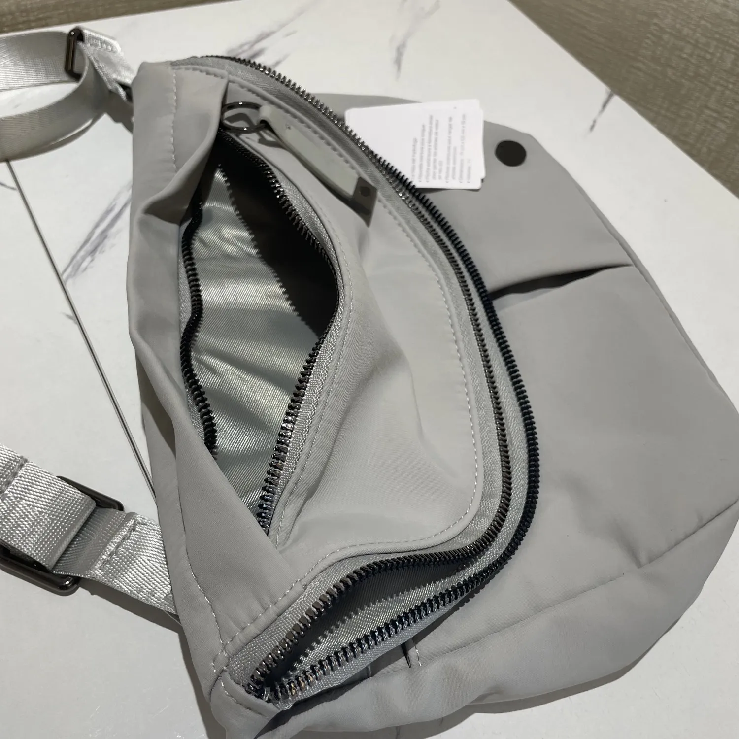 Lulu Women Everywhere Belt Bag Outdoor Casual Messenger Bags With Metal Logo Travel Sports Fitness Waterproof Crossbody Bags