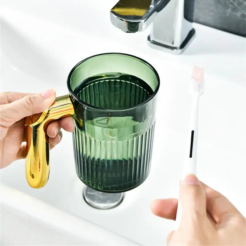 

12.9×11×8.5cm Brushing Cup Pet Creative Brush Cup Gold Plated Handle Wash Cup Bathroom Tumblers Mouthwash Cup Light Luxury