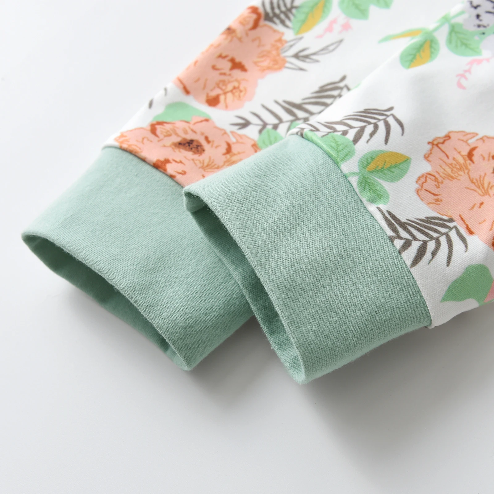 Детская одежда из хлопка с принтом: милый топ круглым вырезом короткими рукавами