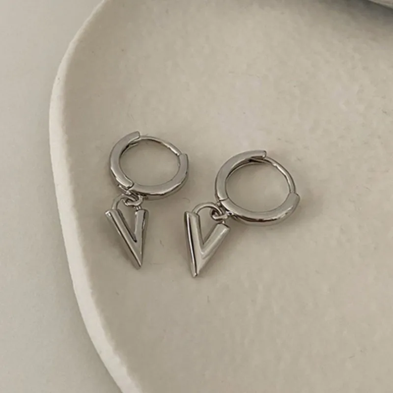 Модные серьги-кольца Lettter V-образной формы для женщин геометрические серьги в