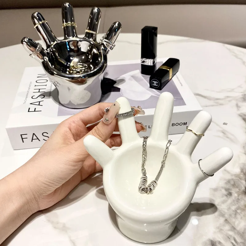 Роскошный держатель для кольца в форме ладони скандинавском стиле