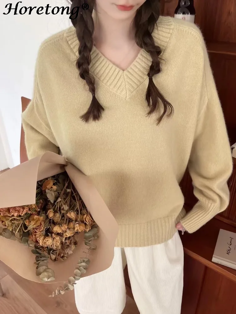 

Женский вязаный свитер с V-образным вырезом и длинным рукавом