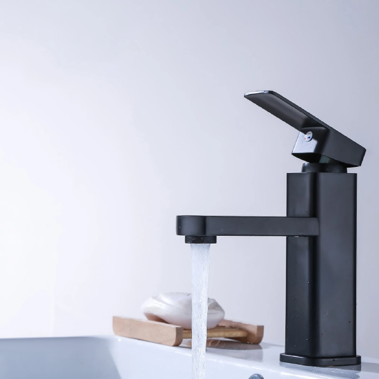 

Смеситель для воды, смеситель для горячей и холодной воды, смеситель для ванной комнаты, смеситель для раковины с одним рычагом