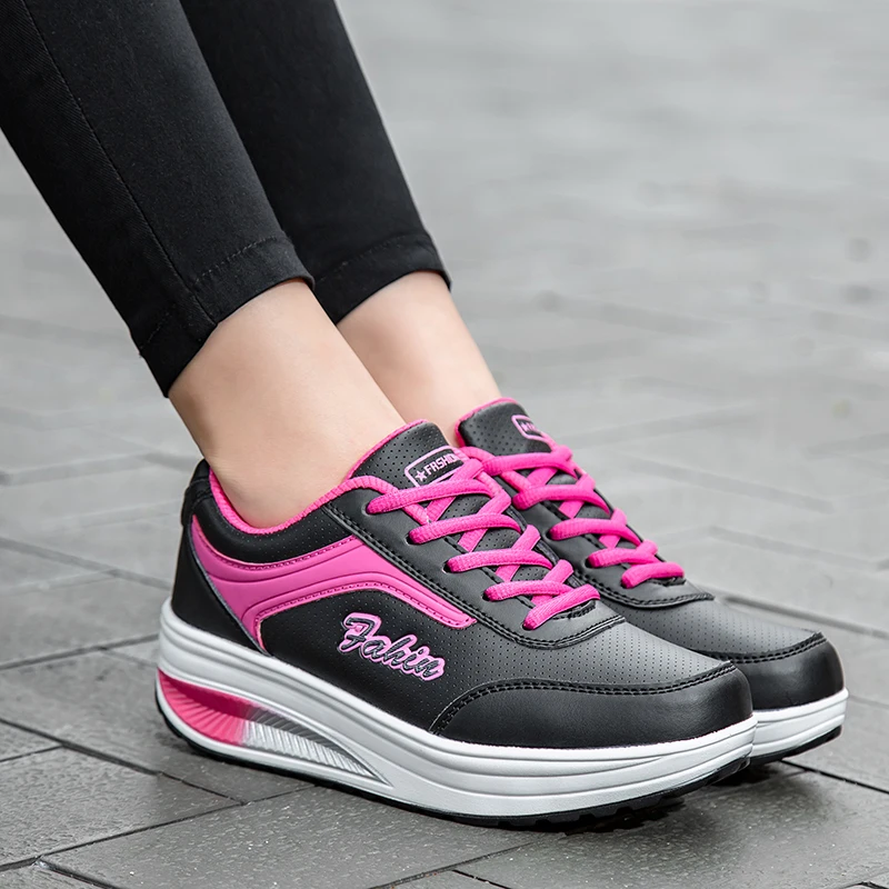 Летние вентилируемые беговые кроссовки женские спортивная обувь на платформе