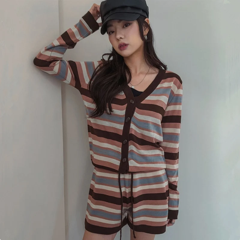 

South Korea chic striped v-neck thin section is prevented bask in knitting two-piece dress elastic waist shorts of suits