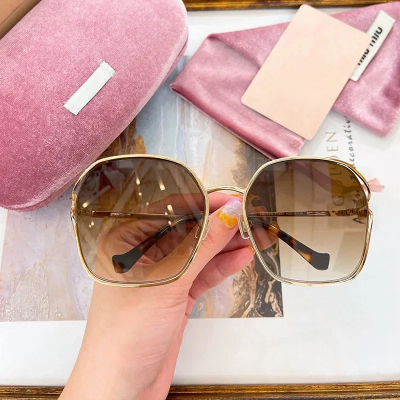 Женские солнцезащитные очки модные брендовые дизайнерские в титановой оправе