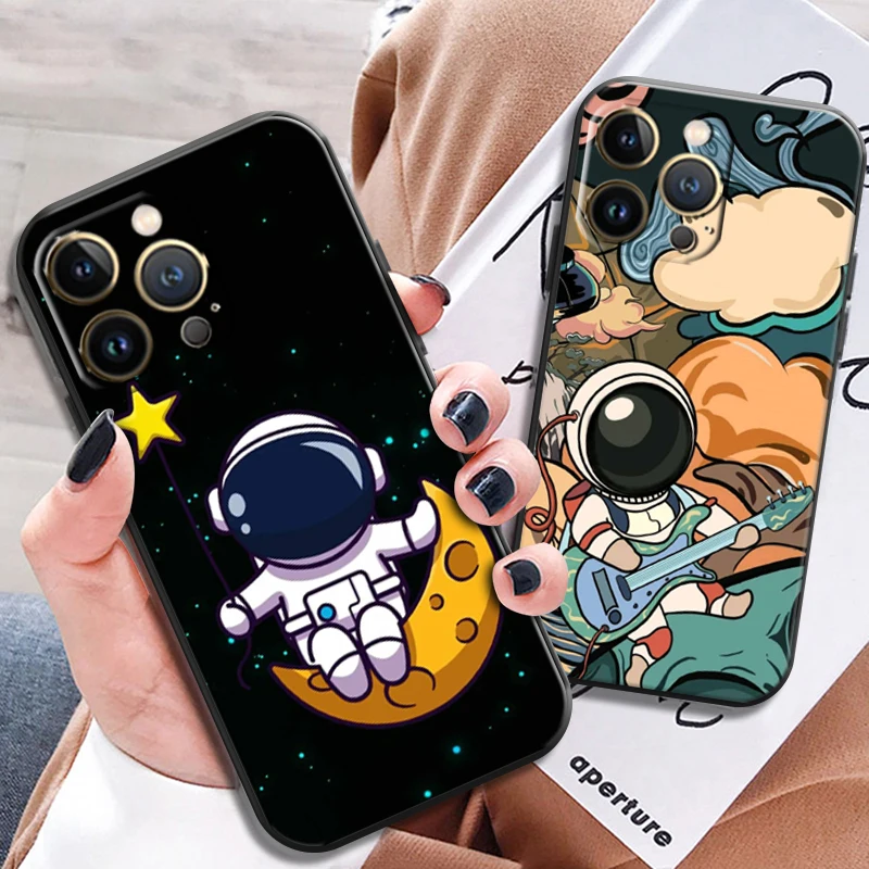 

Cute Astronaut For Apple iPhone 13 12 11 Pro Max X XR XS Max 5 5s 6 6S 7 8 Plus SE2020 13 12 Mini Phone Case Coque Black