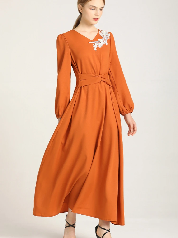 

Платья, Новинка весна-осень 2023, модное женское платье средней длины с 3D наклейками, темпераментное приталенное однотонное платье с V-образным вырезом, женская одежда