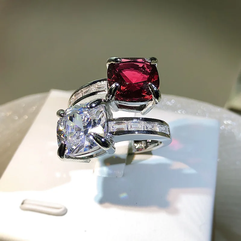 Женское кольцо с искусственным муассанитом серебро 925 пробы