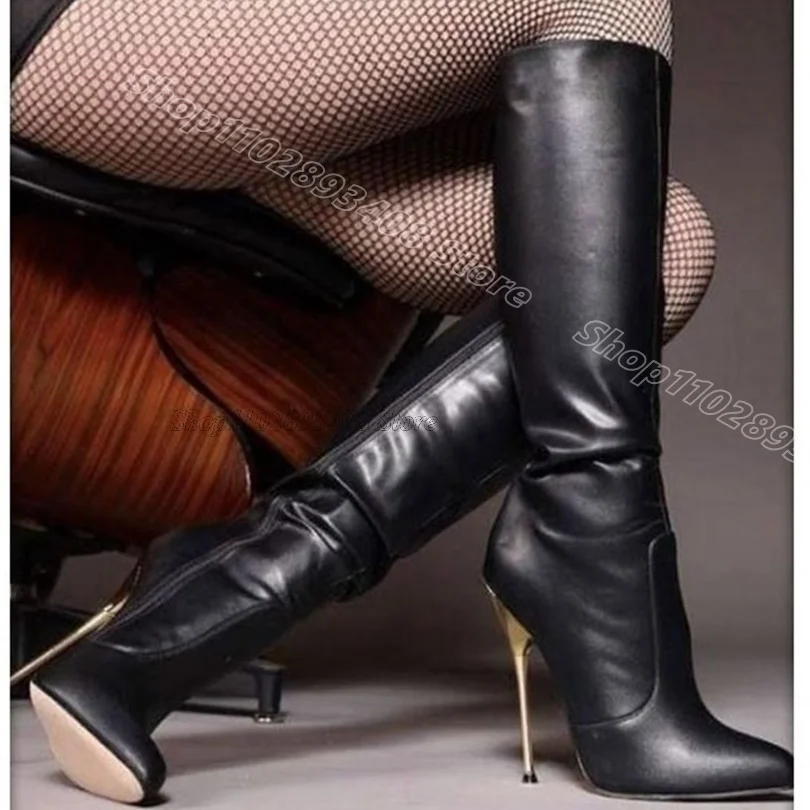 Черные кожаные ботинки на металлическом каблуке с острым носком и боковой