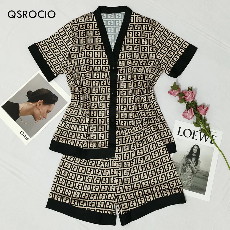 

Qsrocio conjunto de pijamas femininos moda de luxo letras cruzadas imprimir manga curta sleepwear seda como lazer roupa de