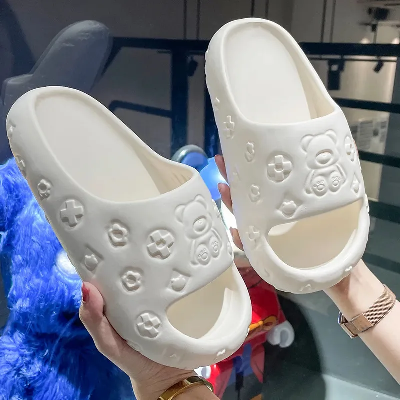 Summer fashion cute bear slippers Couple Home Office slippers shoes Beach Bedroom Women's summer slippers Flip Flops Sandals