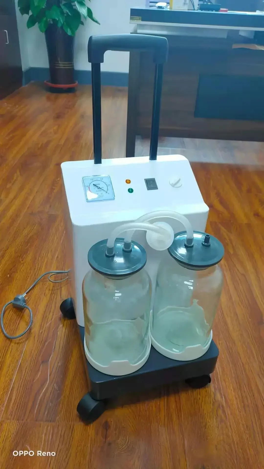 Хирургический аспиратор Heavy du ty с высокой частотой насоса 32 л и двумя бутылками