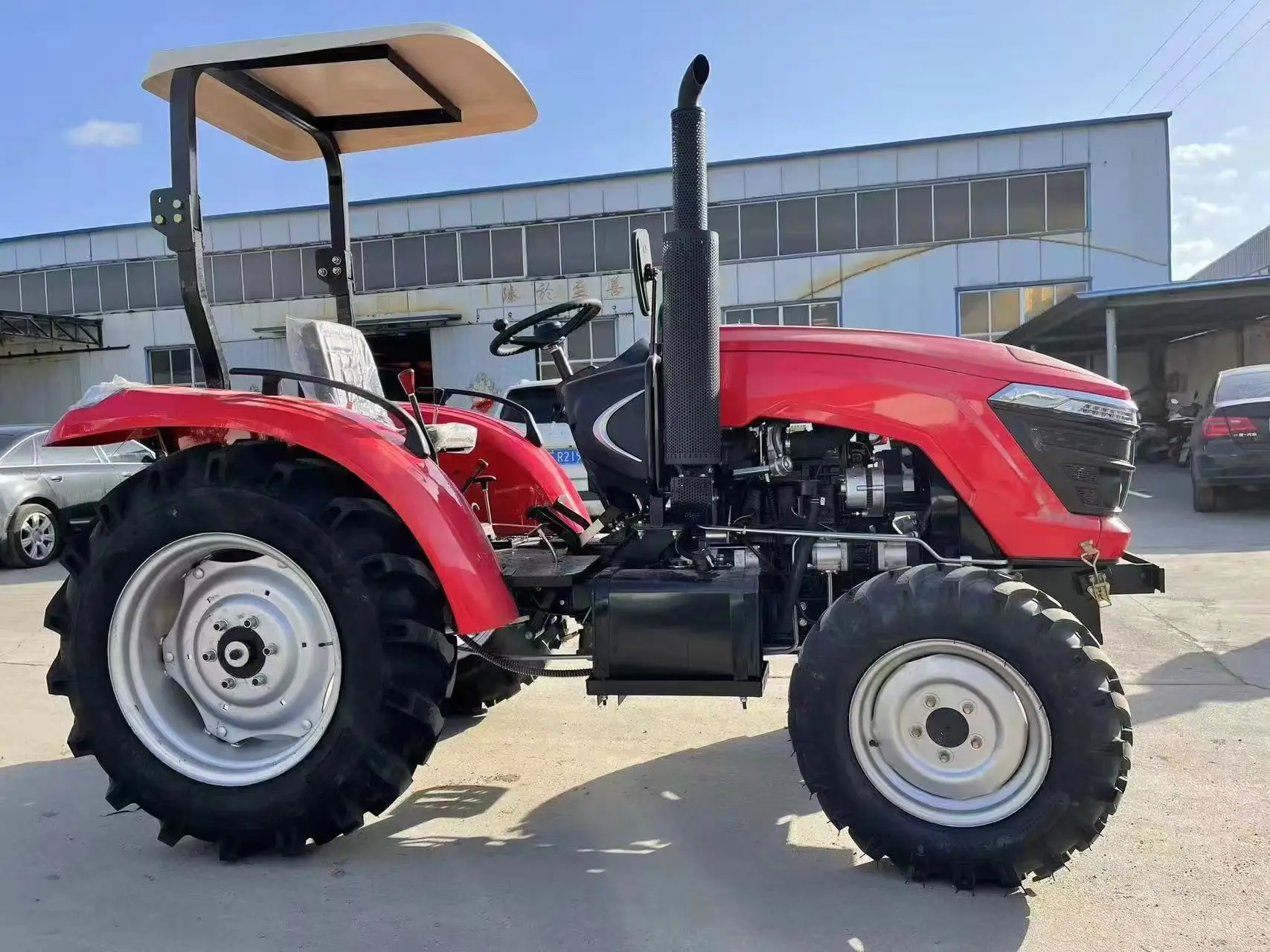 Фото Многофункциональный садовый трактор 60 л.с. 4WD, компактный сельскохозяйственный трактор для фермы №4