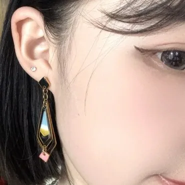 Taudi Aplin популярные игровые двухмерные периферические персонажи стильные