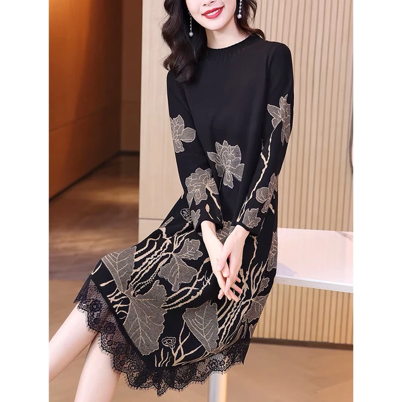 

Женское трикотажное платье-свитер до колена, с воротником «хомут»