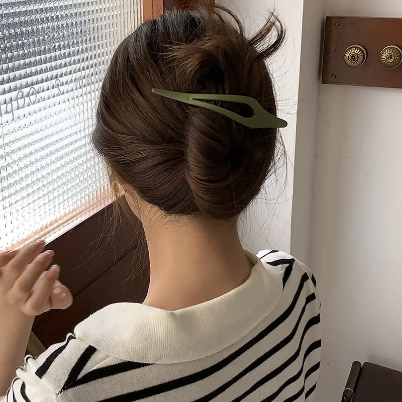 

Simple Frosted Word Clip Solid Color Hair Clip Female Summer Back Head Large Shark Clip Temperament Girl Simple Hair Accessories