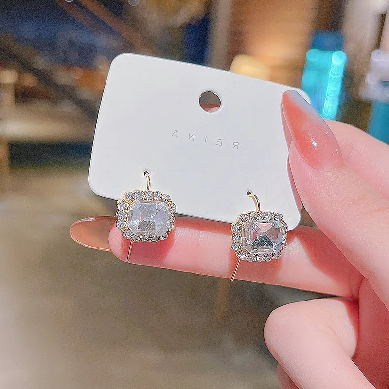 

Dongdamen's Ultra Flash Zircon Geometric Earrings in South 2021 bohemia hot sale Earring for girls European Party