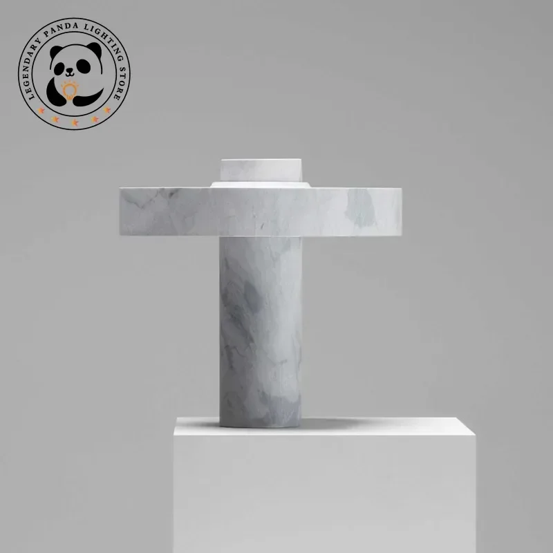 Итальянский дизайнерский настольный светильник стильный минималистичный