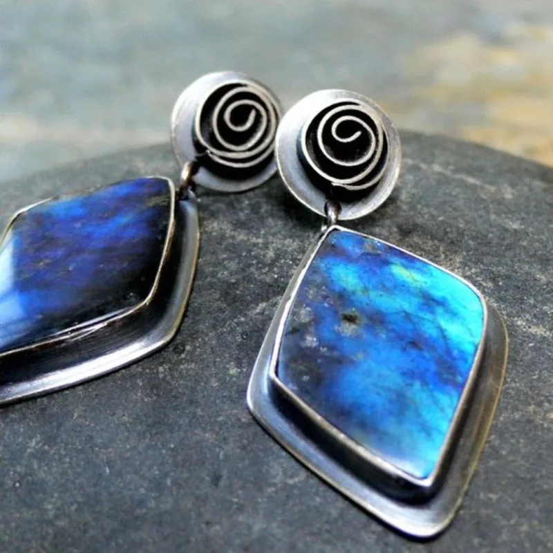 Роскошные овальные круглые серьги-кресты серебряного цвета с синим камнем