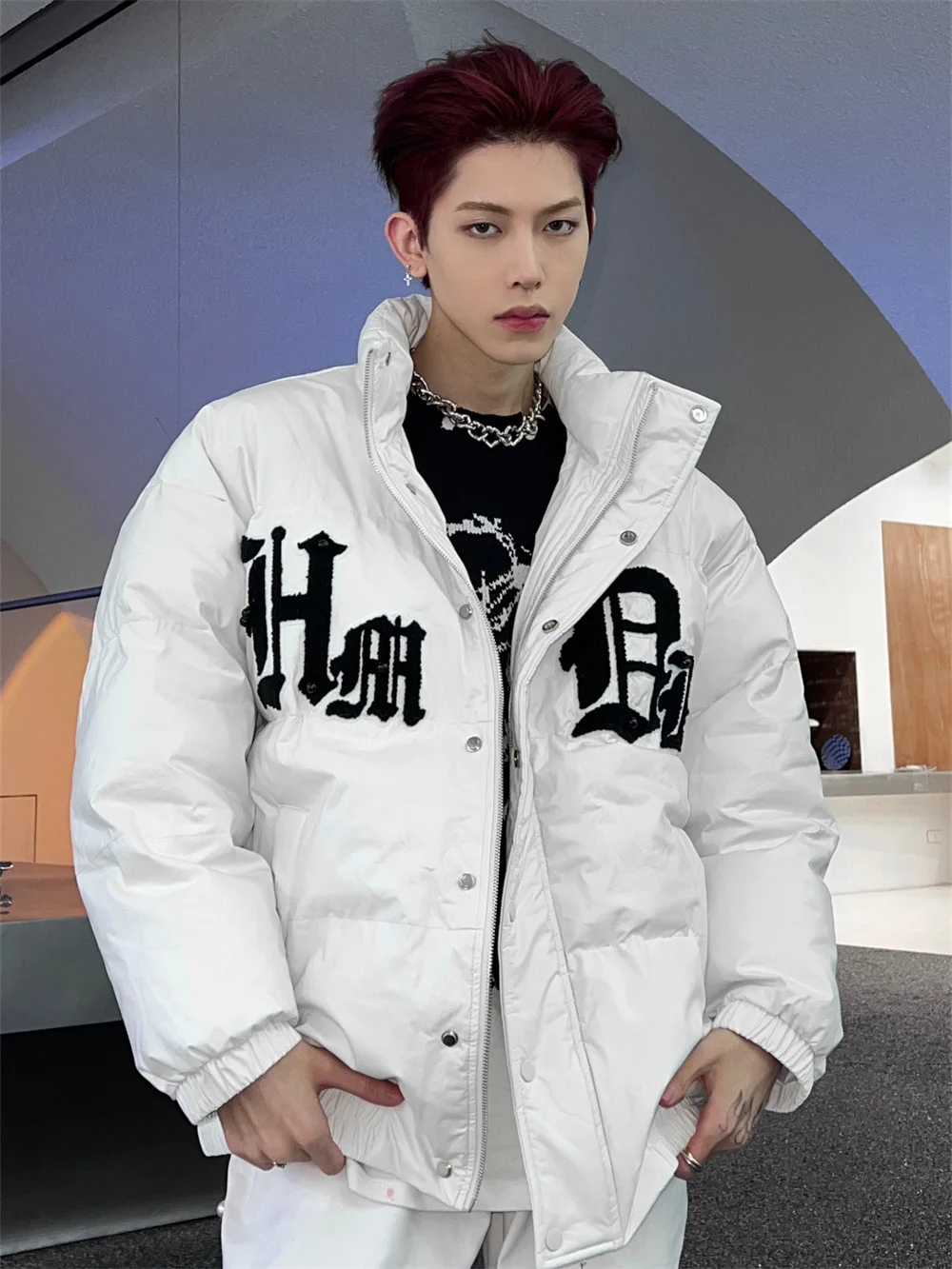 

UNCLEDONJM корейская мода вышивка буквы PU кожаное пальто Мужская Уличная мода Толстая пузырьковая куртка Зимние теплые парки для мужчин