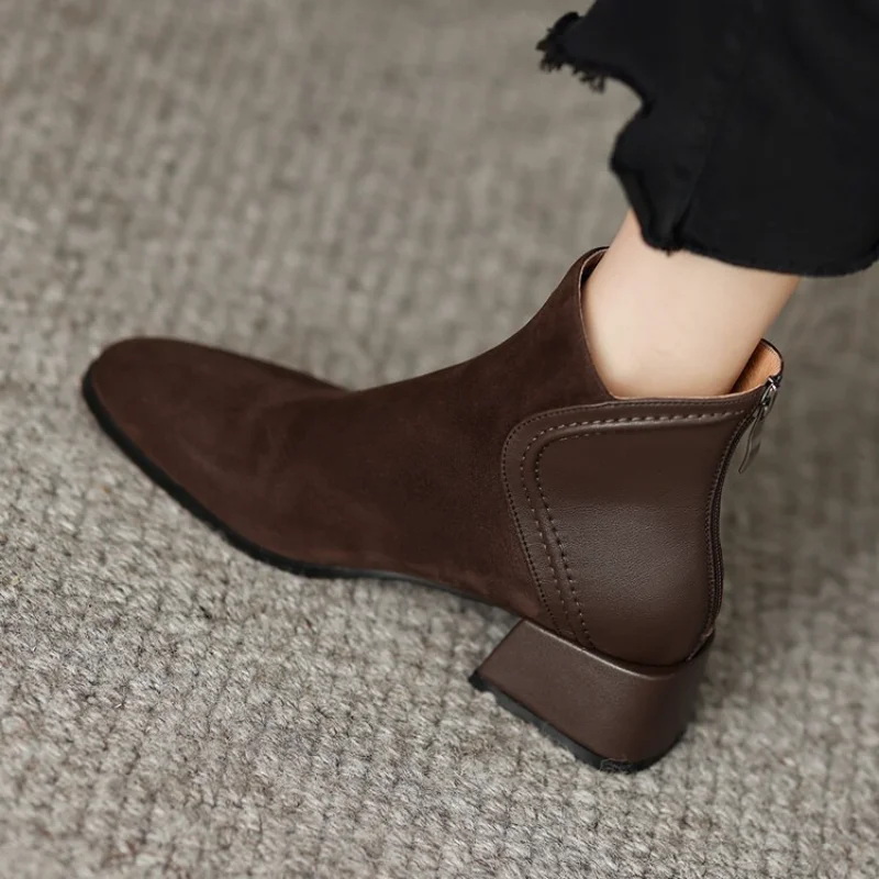 

Женские ботинки на молнии сзади, зимняя обувь с острым носком, 2022, модные яркие универсальные осенние винтажные ботильоны из резины