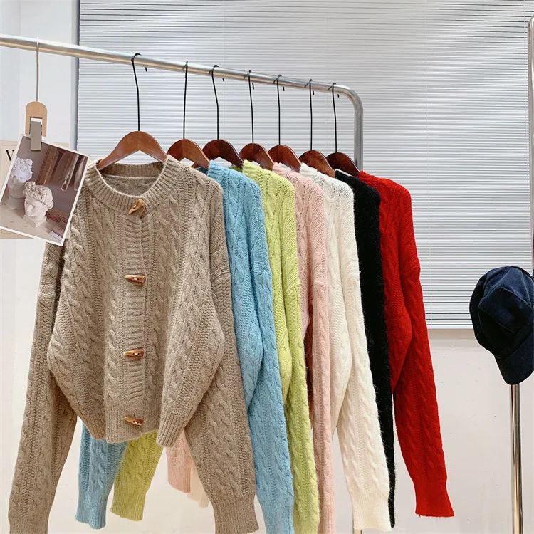 

2022 Autumn Women's Japanese Literary Style Horn Buckle Sweater Small Coat Solid Color Knitted Cardigan