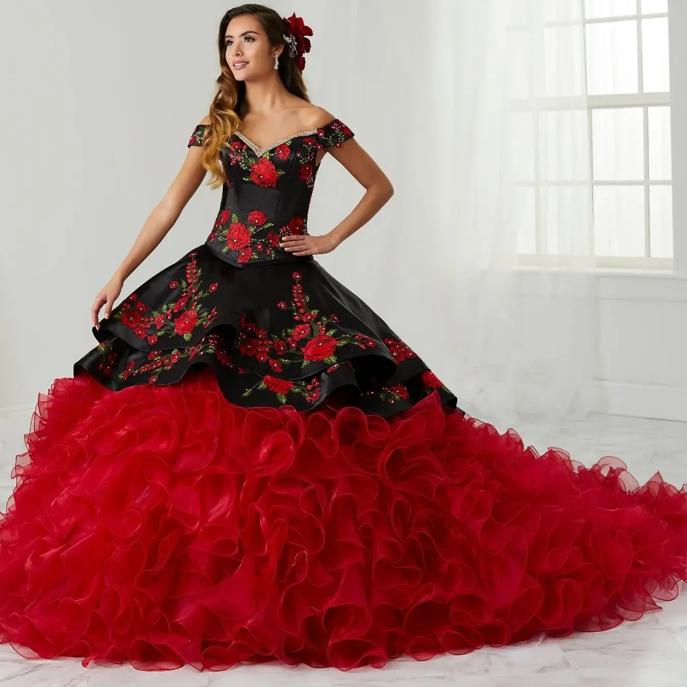 

Red Black Charro Quinceanera Dresses Ball Gown Off The Shoulder Organza Ruffles Appliques Puffy Mexican Sweet 16 Dresses 15 Anos