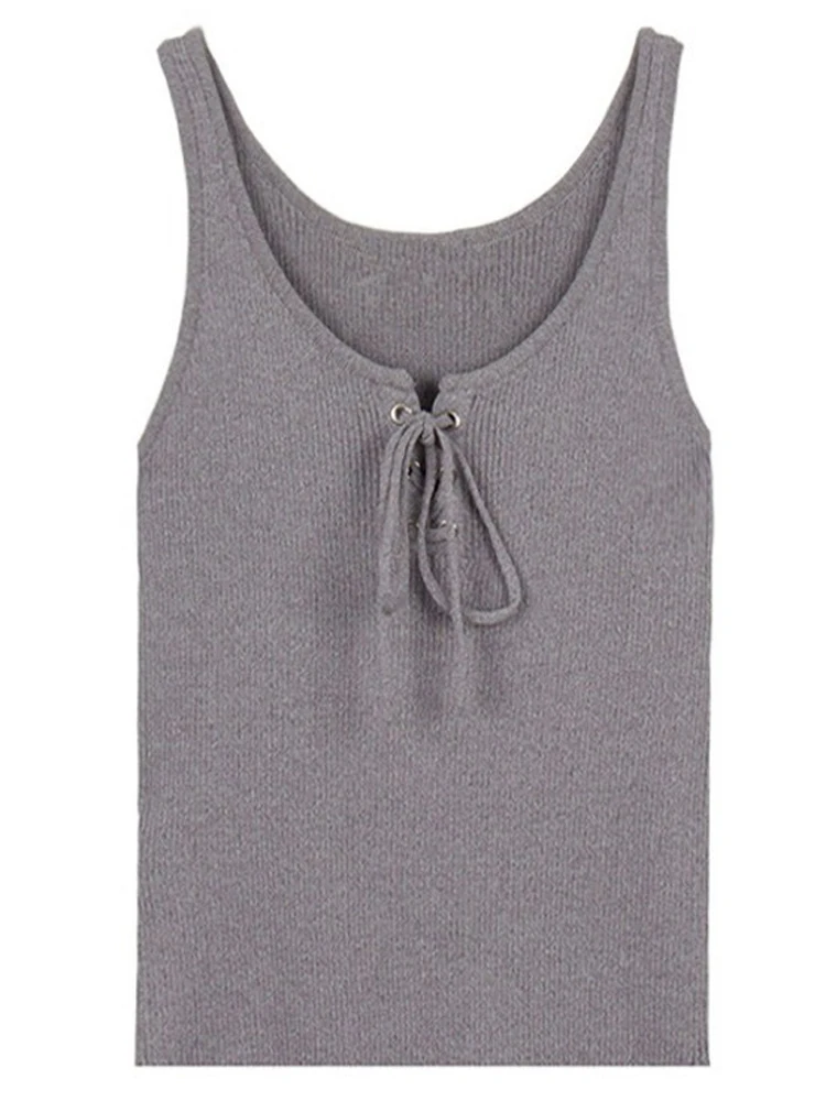 Женский трикотажный свитер со шнуровкой с открытой спиной |