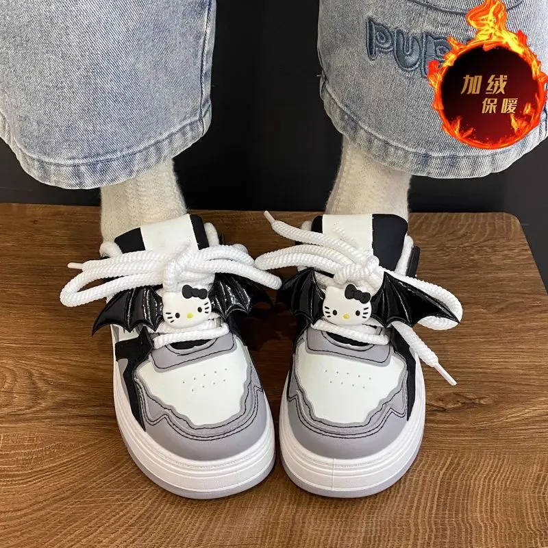 Черные женские зимние туфли Hello Kitty с крыльями летучей мыши универсальные