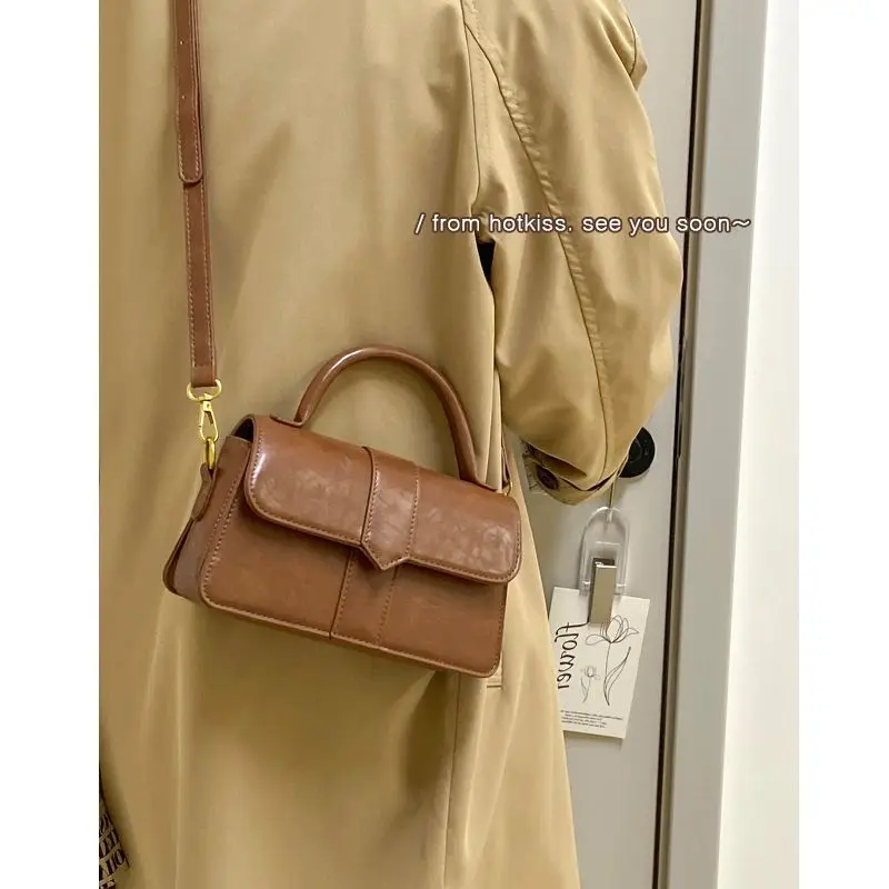 Senior Sense of Niche Design Bag Female 2022 New Autumn and Winter Shoulder Crossbody Bag Retro Joker Portable Small Bag.