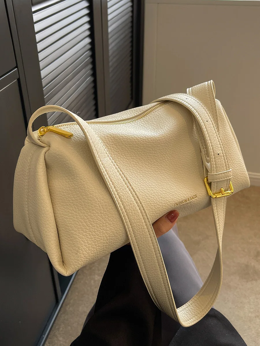 

Large-capacity bag female 2023 new leisure messenger bag high sense niche explosions shoulder bag white pillow bag