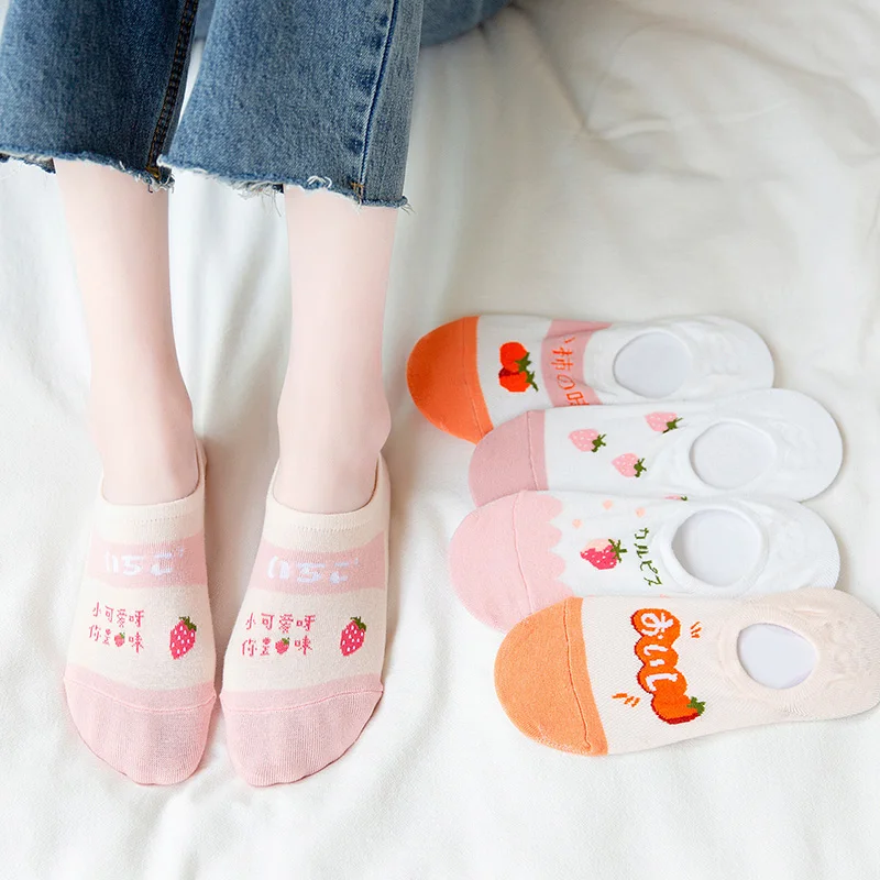 

3 Pairs Women's Fruit Pattern Shallow Boat Socks Summer Invisible Strawberry Silicone Non-Slip Socks Cute Pink Thin Low Socks
