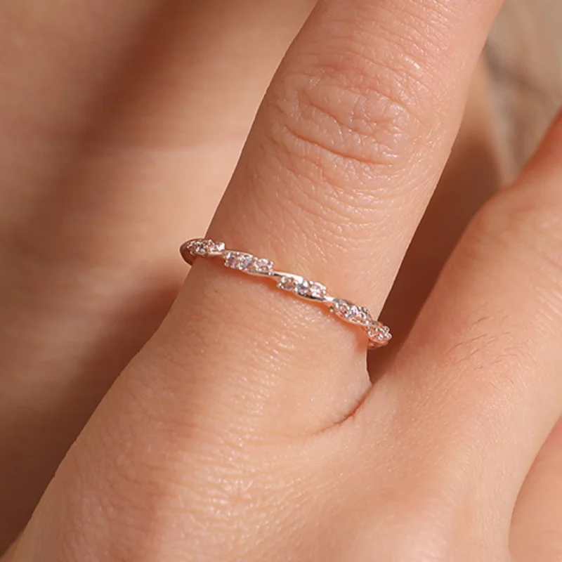 

New creative best-selling hand jewelry interwoven star ring Fried Dough Twists flash diamond ring