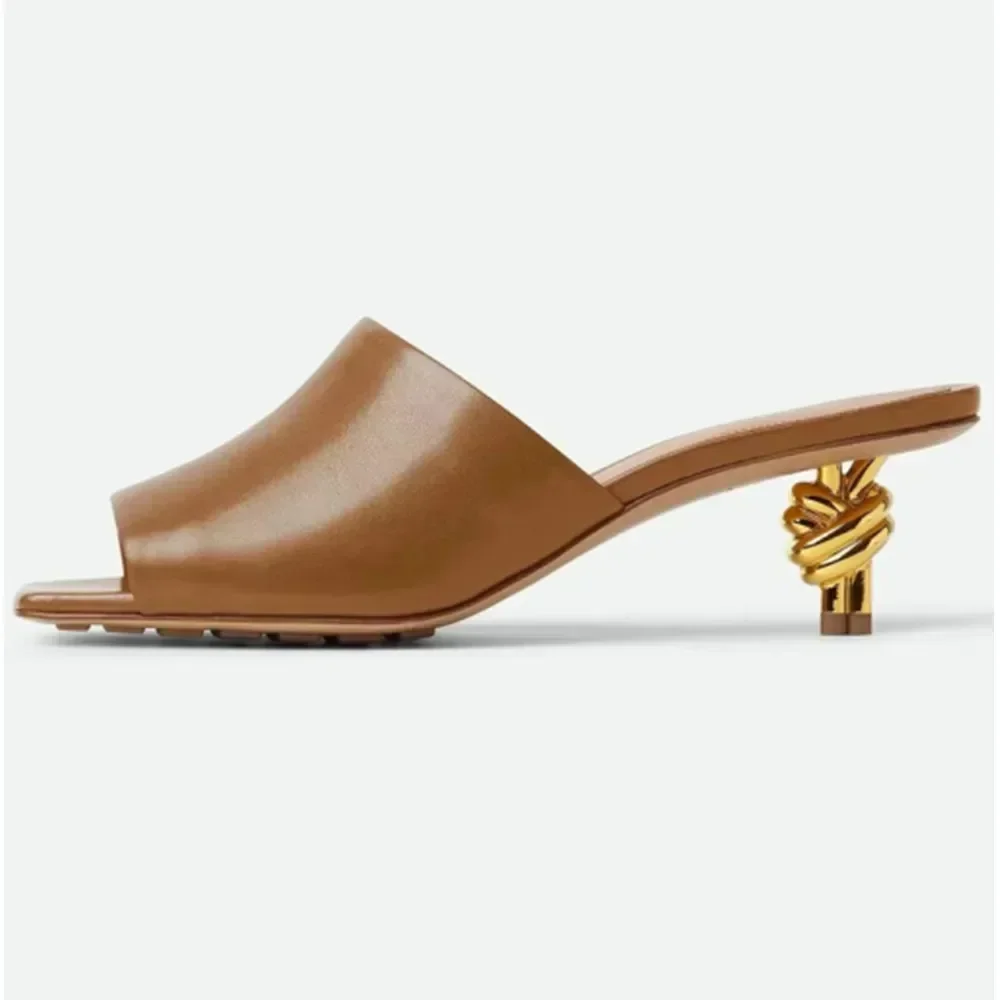 Женские тапочки с квадратным носком