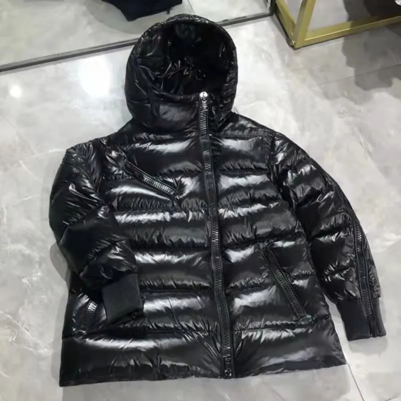 Женский короткий пуховик на молнии повседневный белого цвета с длинным рукавом и