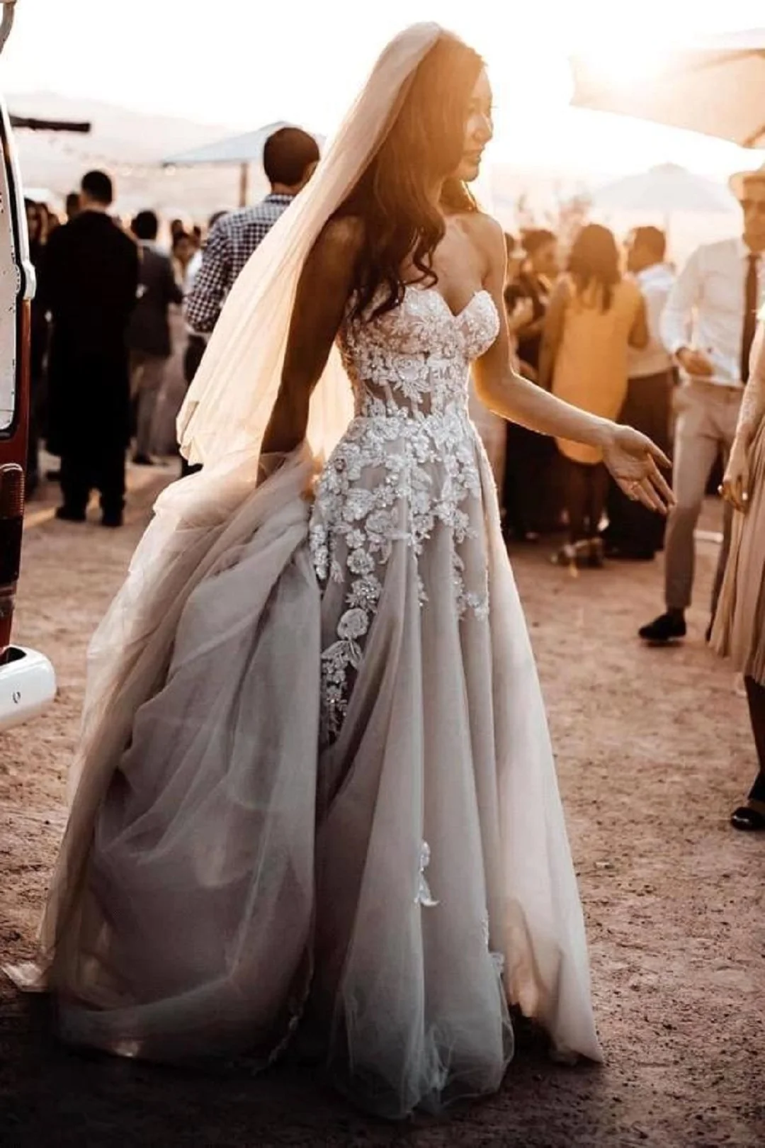 2022 Romantic Boho Wedding Dress for Bride Strapless Lace Applique Backless A-Line Slit Bridal Gowns Summer Beach Vestido Noiva