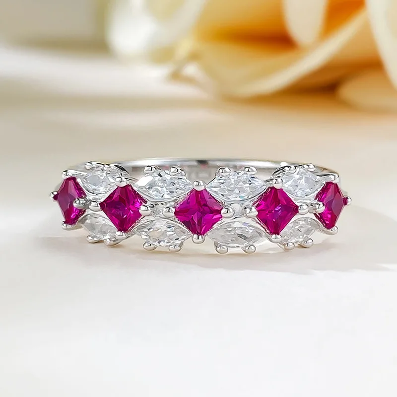 Женское кольцо из серебра 2023 пробы с искусственным Рубином