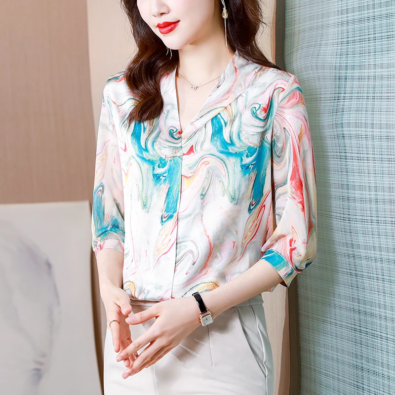 

High Quality SATIN Blouse Women Summer Three Quarter V-Neck Casual Shirts Korean Fashion Women Clothing Ladies Tops Blusas Mujer