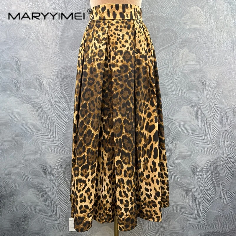 Фото MARYYIMEI Модный женский костюм с леопардовым принтом: укороченный топ с лацканами и юбка на шнуровке. Новинка Лето 2026. №5
