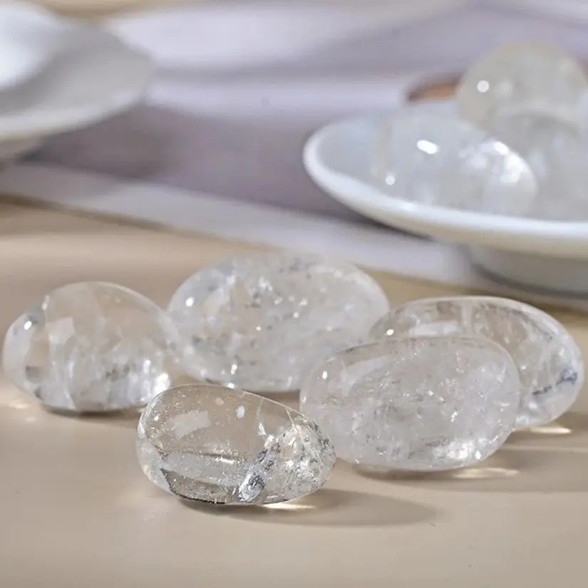 

Белый катящийся хрустальный камень