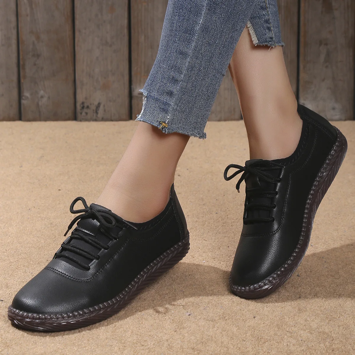 Fashion Women's Casual Shoes 2023 Autumn Soft Leather Women's Comfortable Mom's Shoes Outdoor Walking Sports Flat Shoes