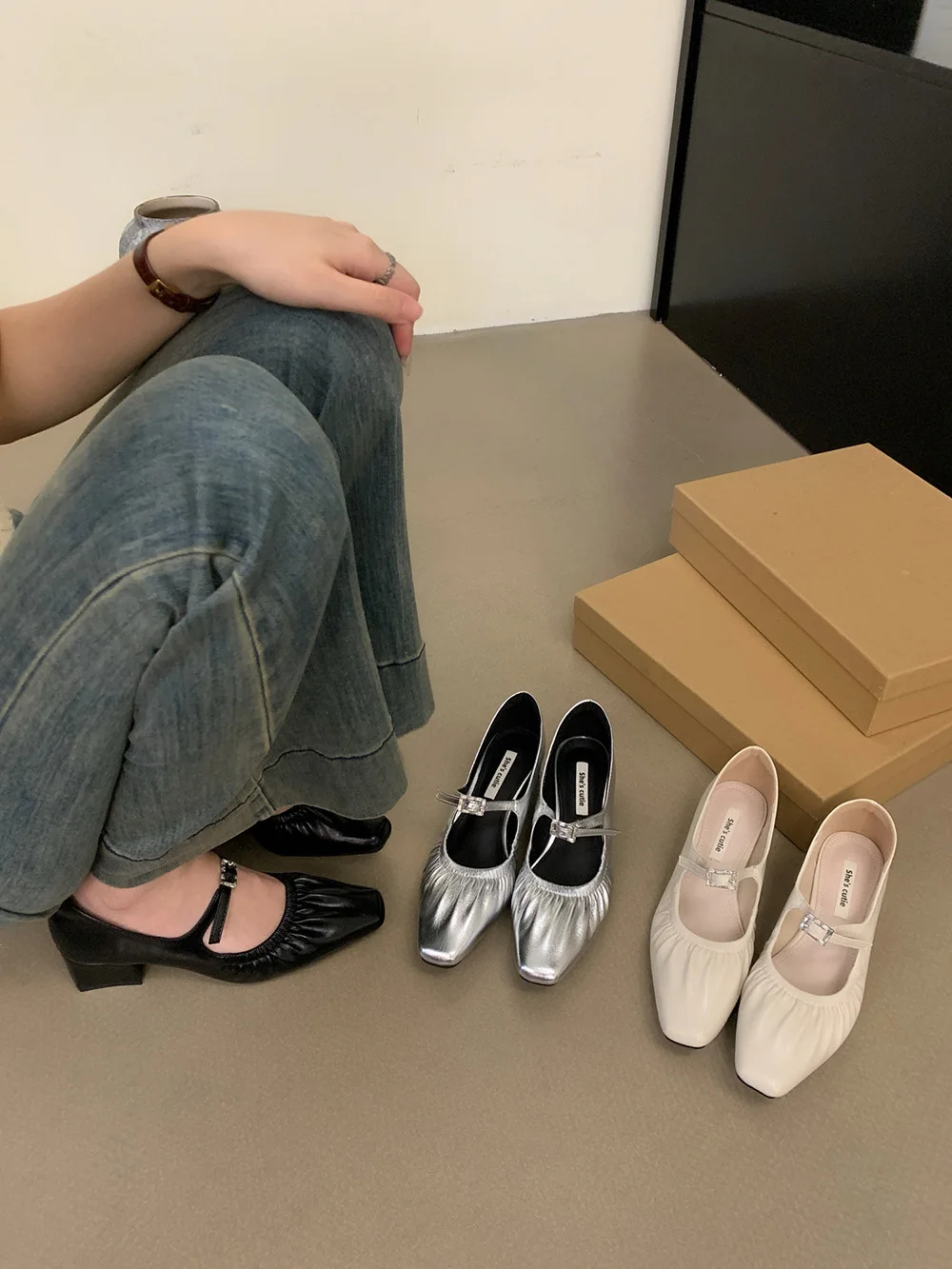 Женские туфли-лодочки с круглым носком черные серебристые бежевые туфли без