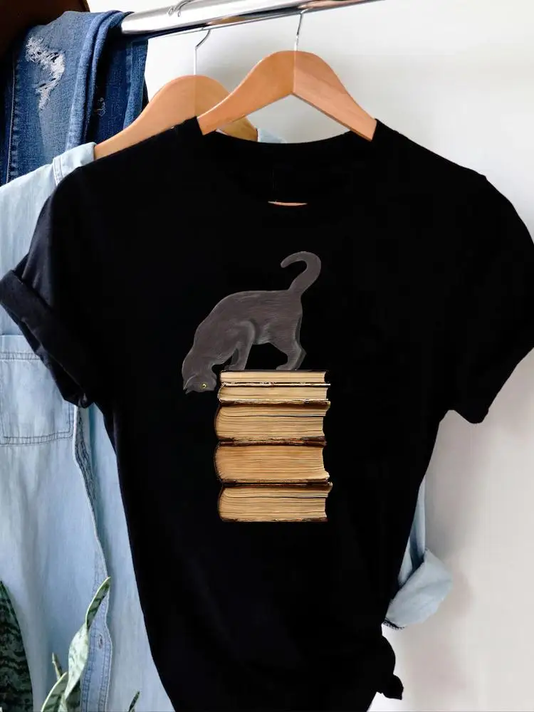 

Женская Винтажная футболка с коротким рукавом и принтом «Книги»