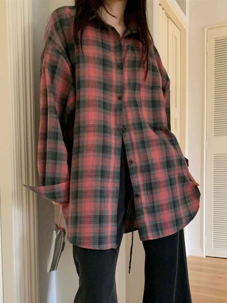 Женская длинная рубашка в клетку с длинным рукавом и отложным воротником