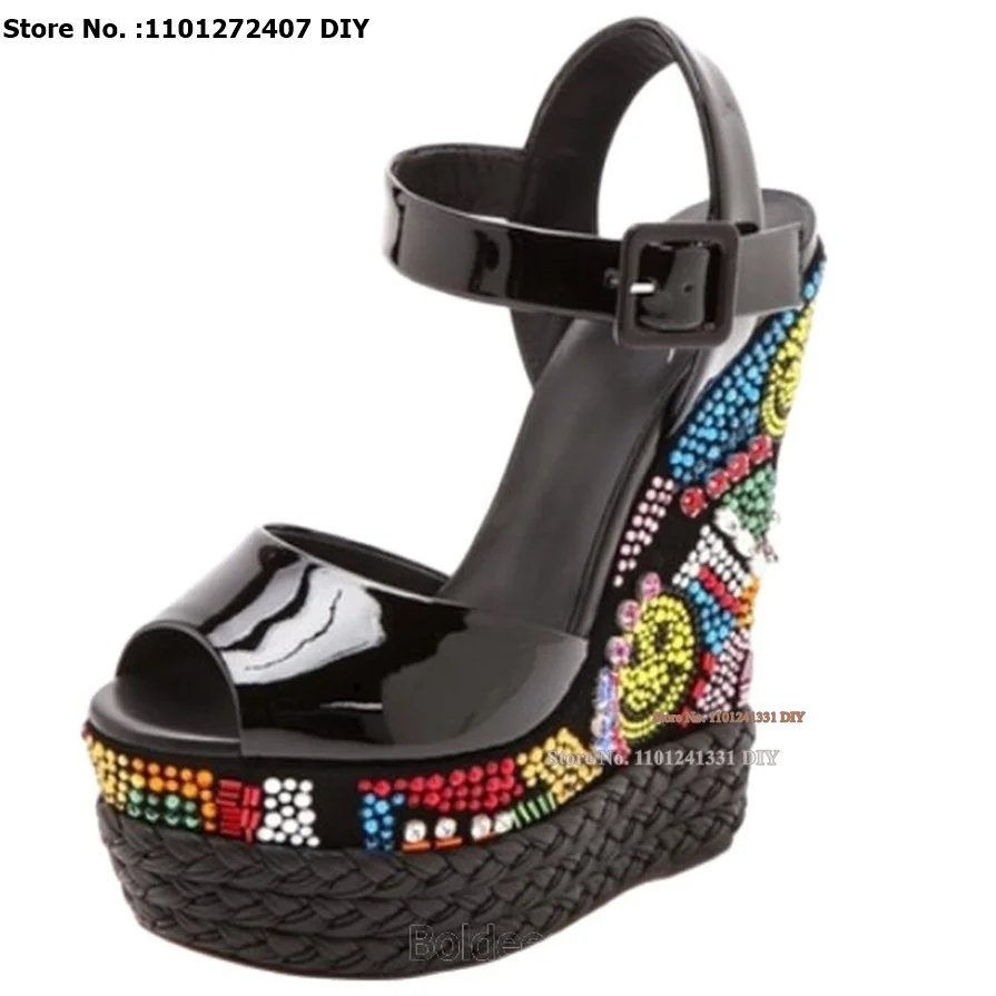 

Женские босоножки на очень высоком каблуке sColor, яркие черные лакированные сандалии из лакированной кожи на толстой платформе с пряжкой, с кристаллами и улыбкой, на лето