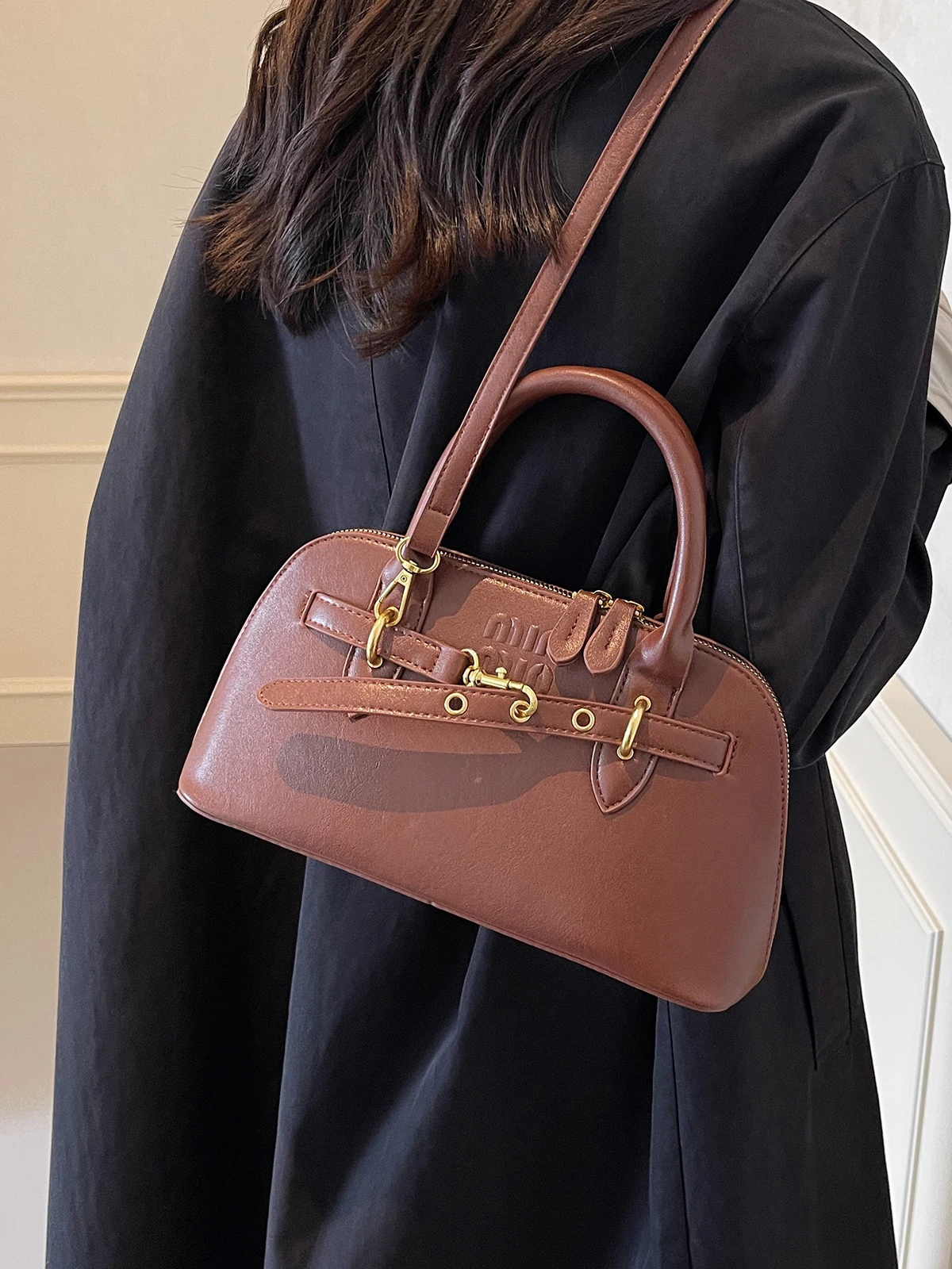 Женская сумка в стиле ретро